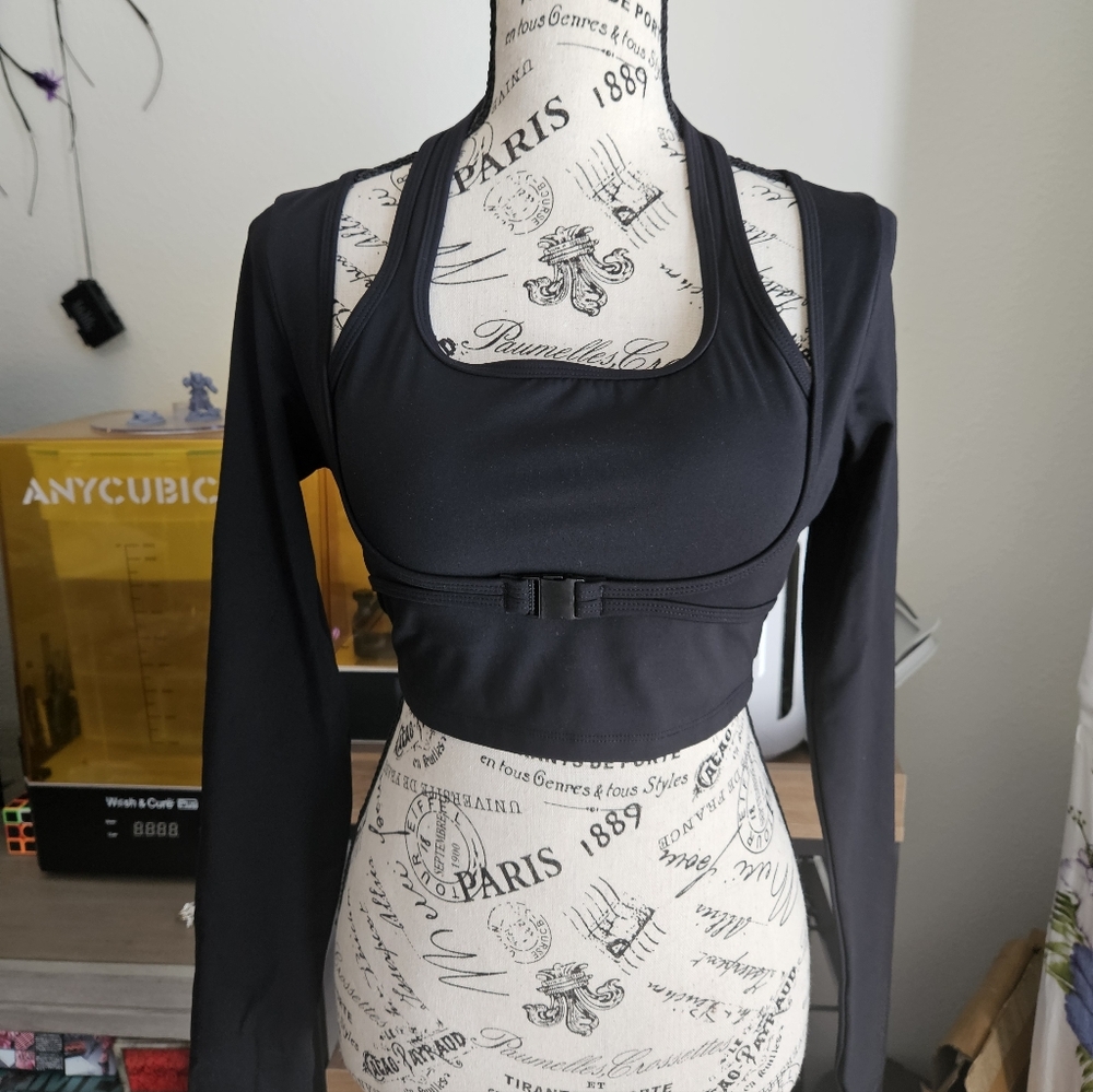 HALARA Black Crop Top